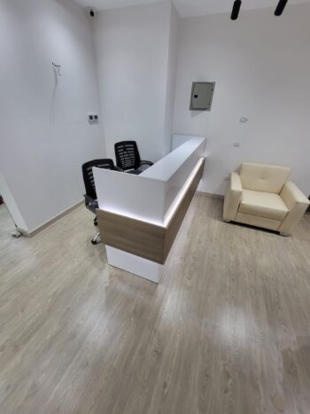⁦مكتب استقبال خشبي حديث -RC-0010⁩ - الصورة ⁦7⁩