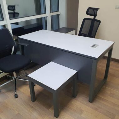 Modern Desk Set–Sleek Design with Functional Comfort